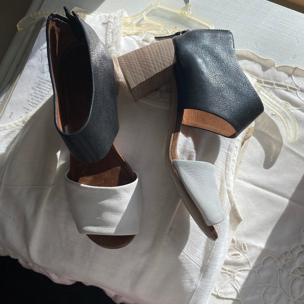 italy made blk/white leather——SOLD